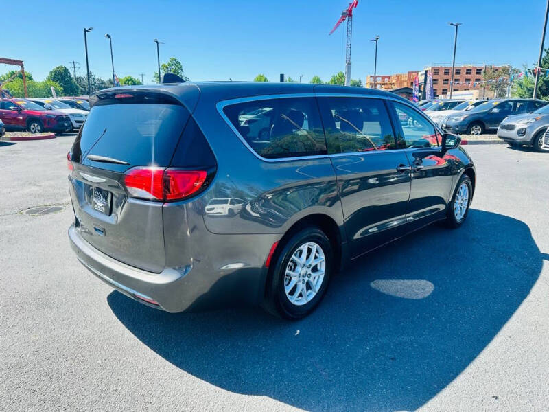2017 Chrysler Pacifica Touring-L