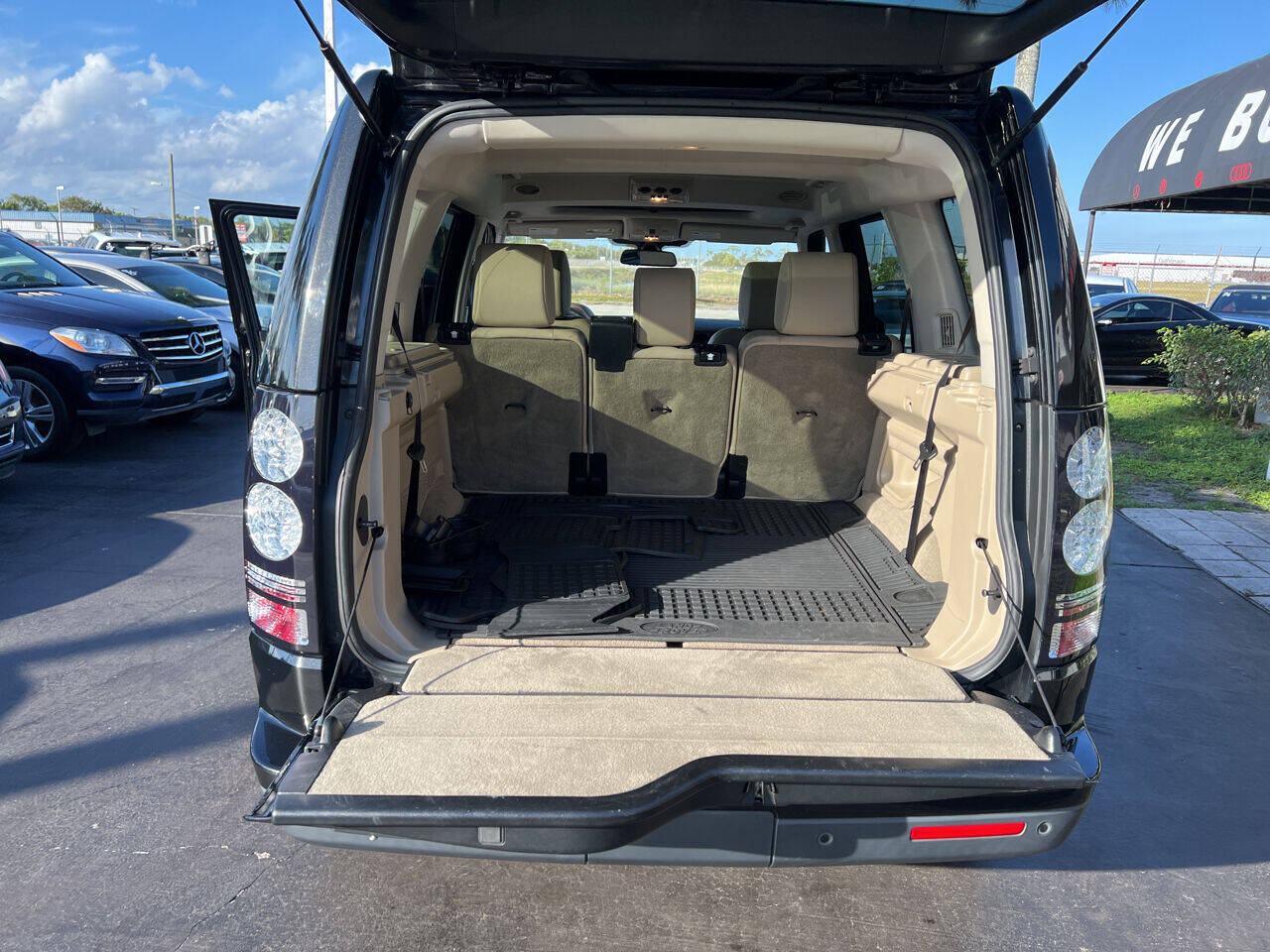 2016 Land Rover LR4  - $23,900