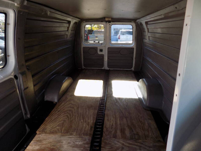 2005 Ford E-Series E-250