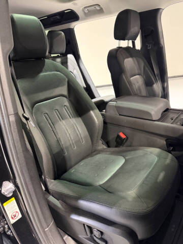 2020 Land Rover Defender 110 SE