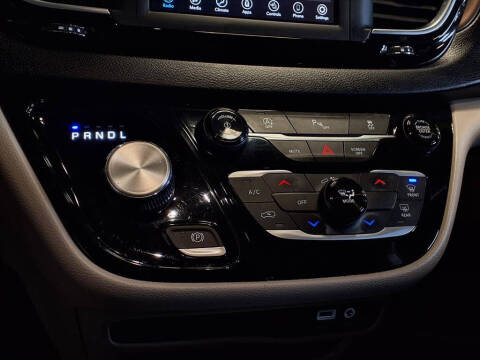 2020 Chrysler Voyager LX