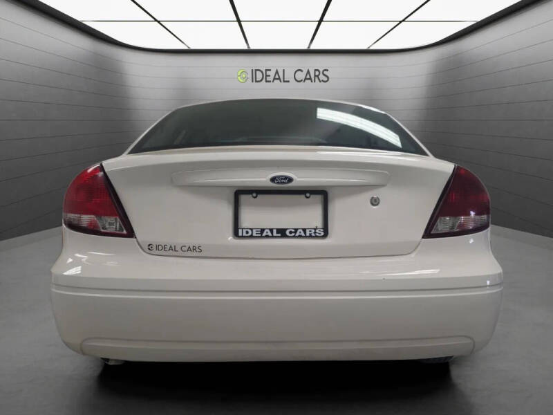 2006 Ford Taurus SE