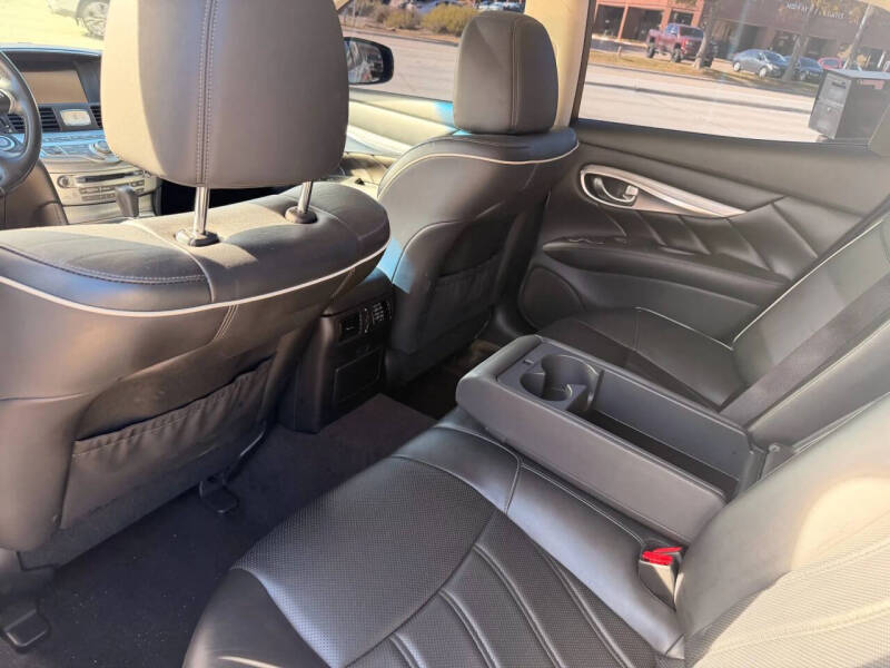 2016 Infiniti Q70 3.7