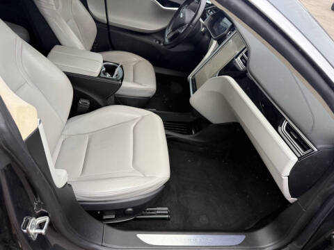 2015 Tesla Model S 70D
