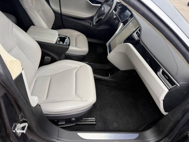 2015 Tesla Model S 70D