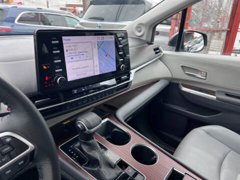 2022 Toyota Sienna XLE 7-Passenger