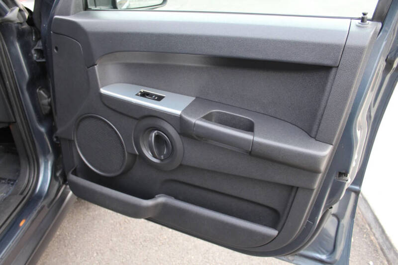 2008 Jeep Commander Sport