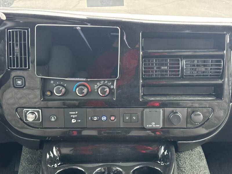 2025 GMC Savana 2500