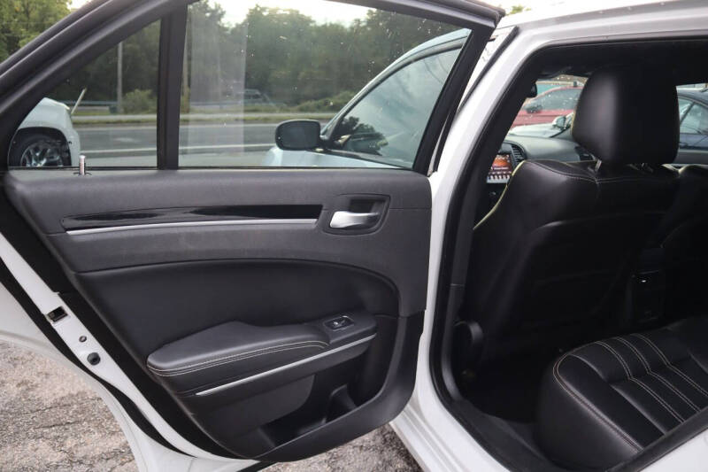 2019 Chrysler 300 S
