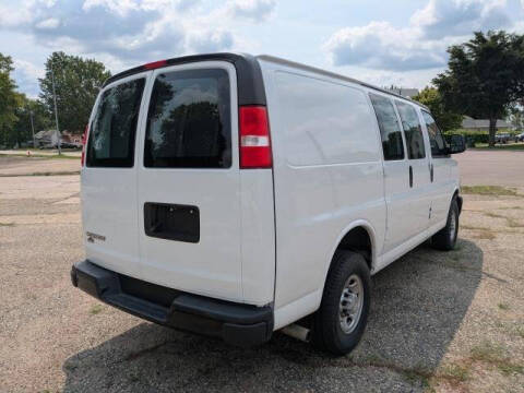 2022 Chevrolet Express 2500
