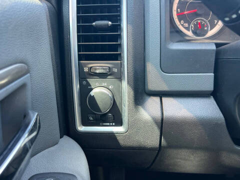 2016 RAM 1500 SLT
