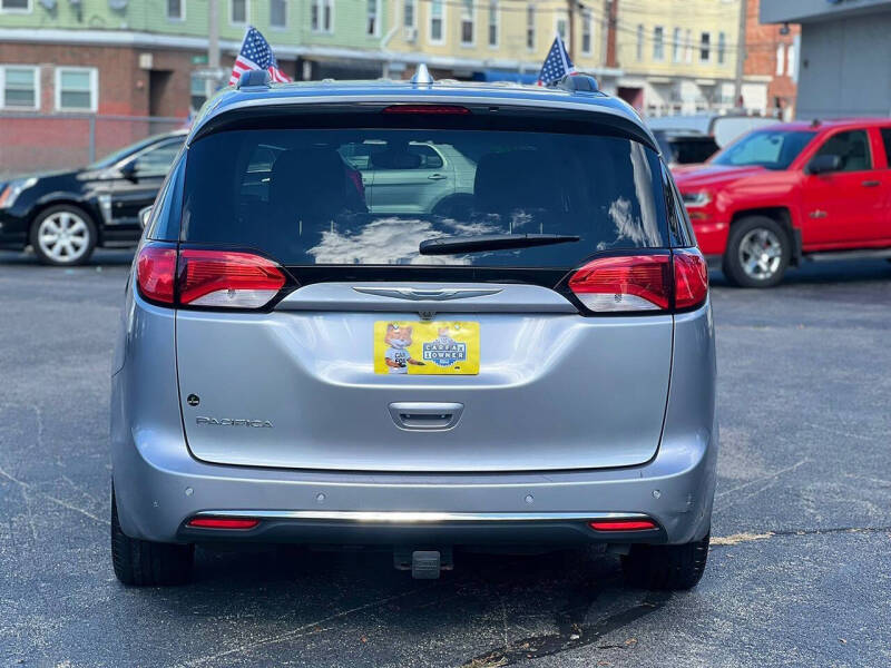 2017 Chrysler Pacifica Touring-L