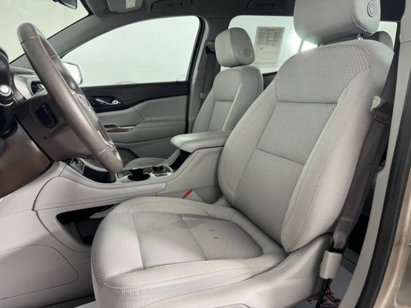 2022 GMC Acadia SLE