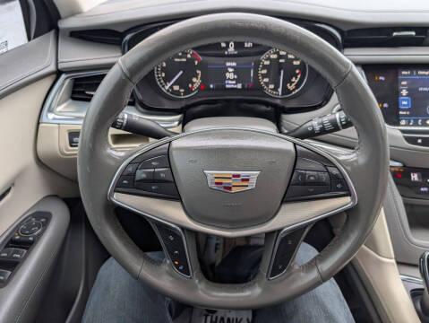 2022 Cadillac XT5 Premium Luxury