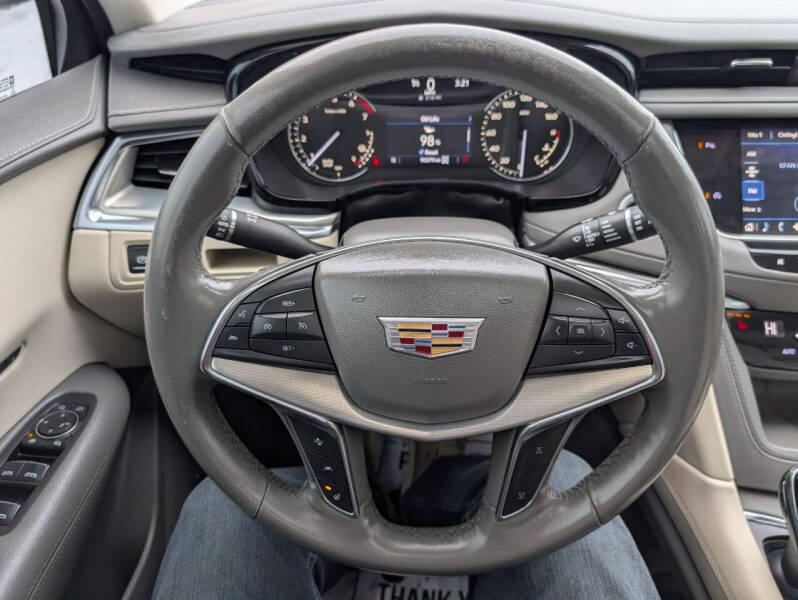 2022 Cadillac XT5 Premium Luxury