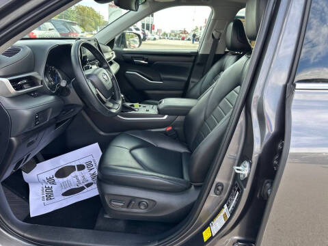 2022 Toyota Highlander Hybrid XLE