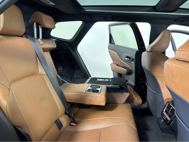 2025 Toyota Crown Signia Limited