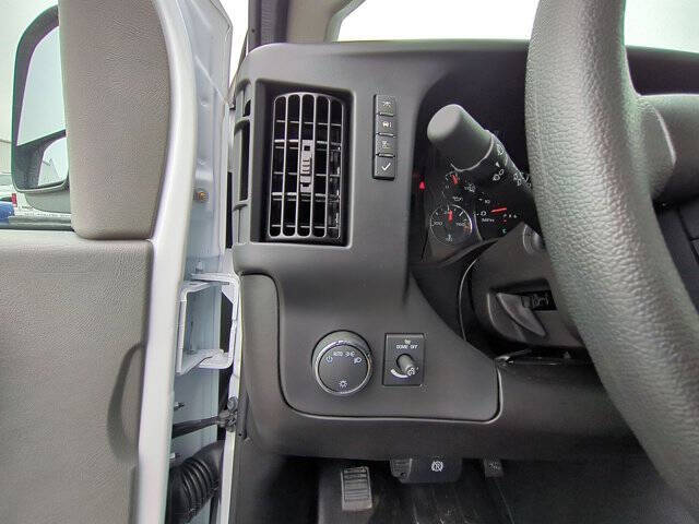 2025 Chevrolet Express 2500