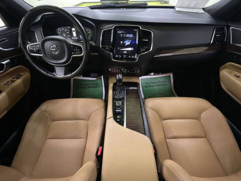 2016 Volvo XC90 T6 Momentum