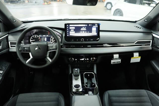2026 Mitsubishi Outlander LE