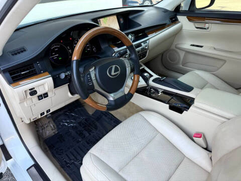 2014 Lexus ES 300h
