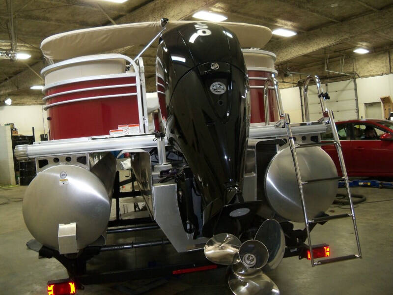 2023 Sun Tracker Party Barge 22 XP3