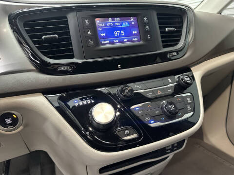2017 Chrysler Pacifica LX