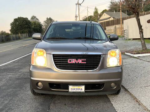 2011 GMC Yukon XL SLE