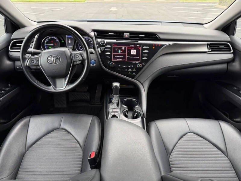 2020 Toyota Camry Hybrid SE