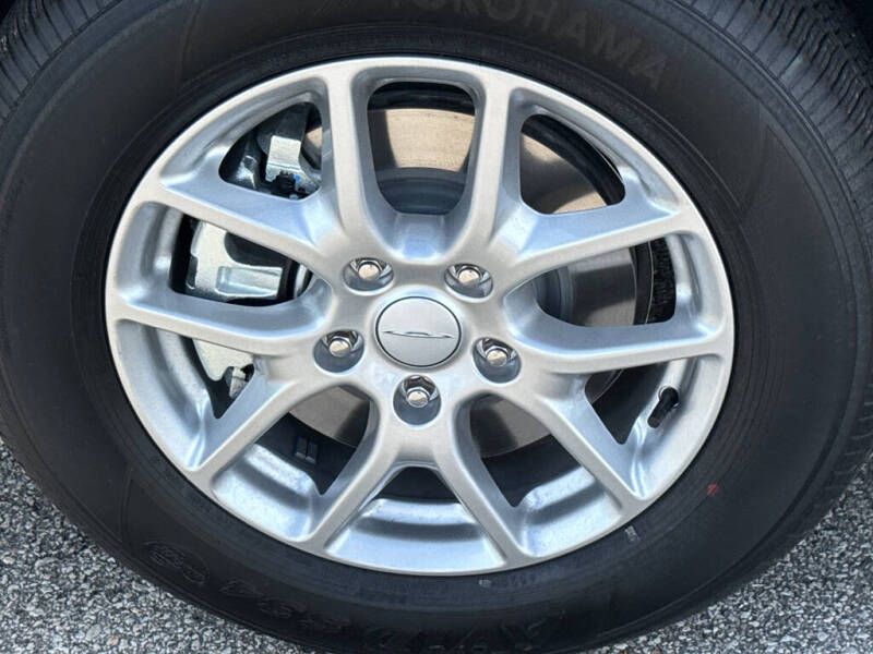 2027 Chrysler Pacifica Select