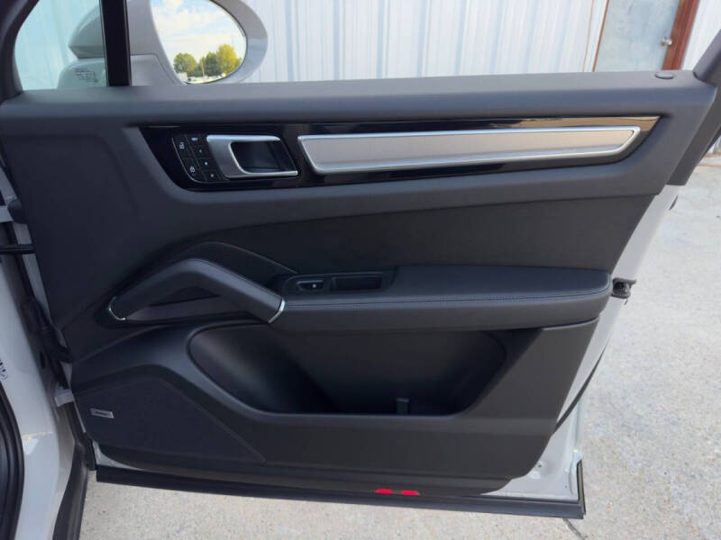 2023 Porsche Cayenne Platinum Edition