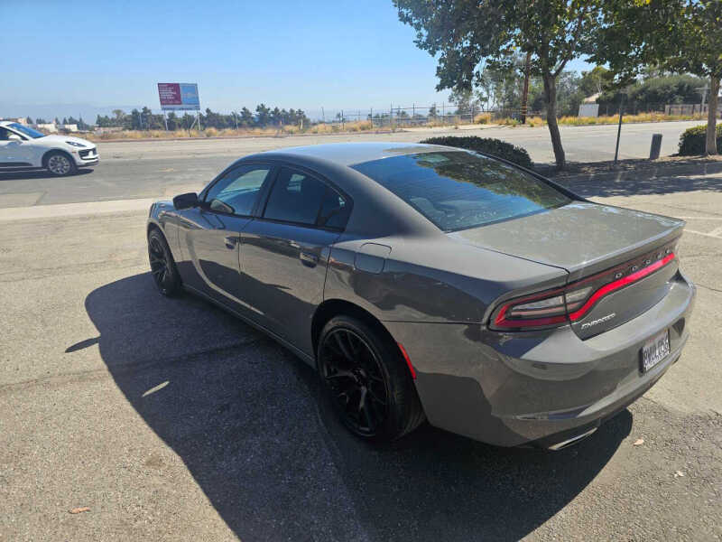 2017 Dodge Charger SE