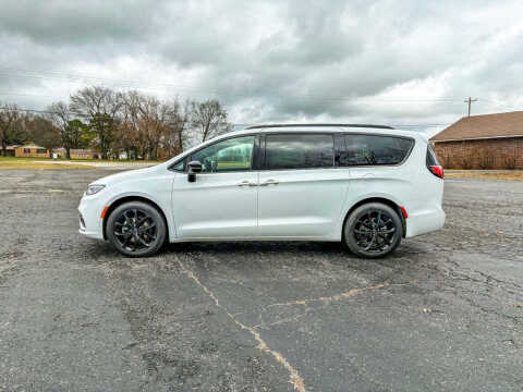 2026 Chrysler Pacifica Select