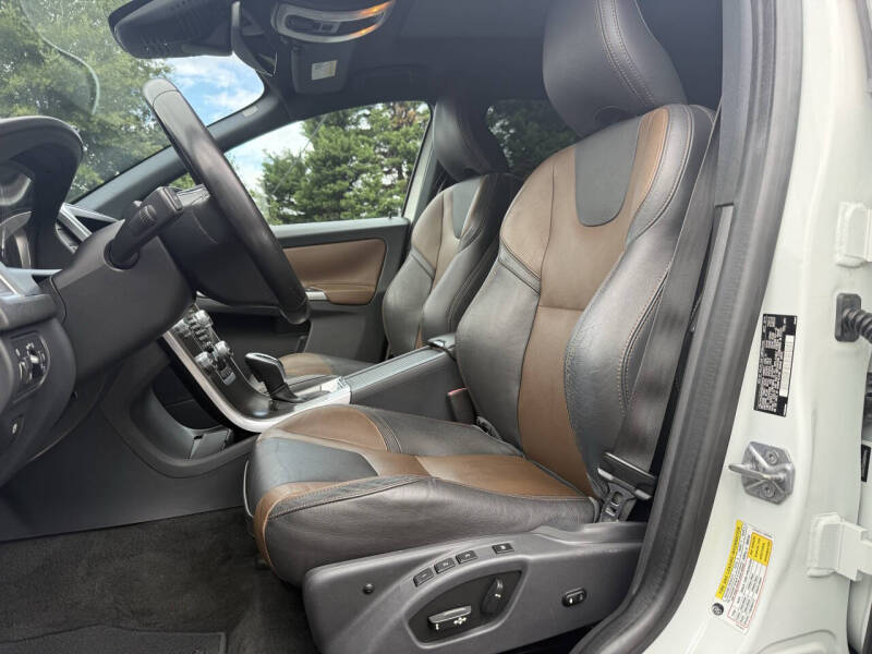 2016 Volvo XC60 T5 Drive-E Platinum