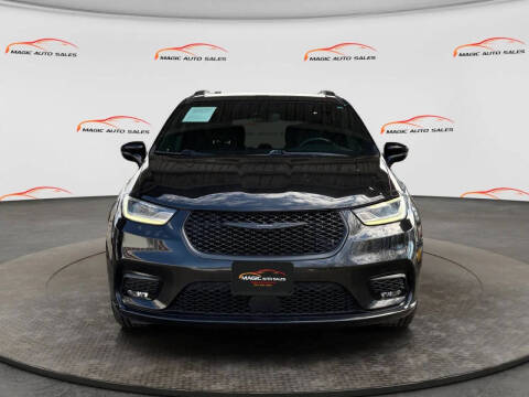 2021 Chrysler Pacifica Touring