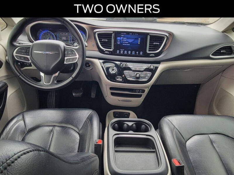 2017 Chrysler Pacifica Touring-L
