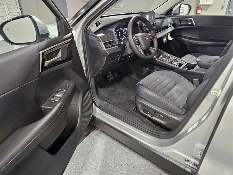 2025 Mitsubishi Outlander PHEV SE