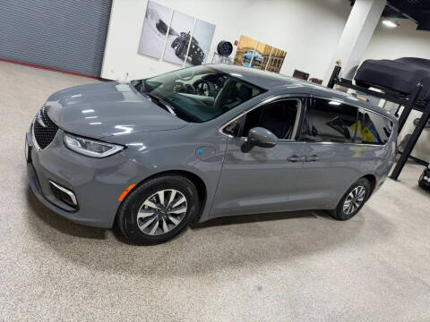 2023 Chrysler Pacifica Plug-In Hybrid Touring L