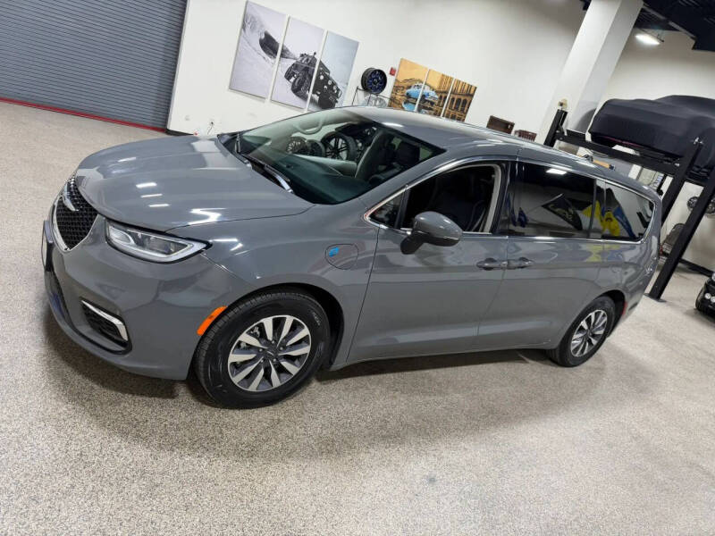 2023 Chrysler Pacifica Plug-In Hybrid Touring L