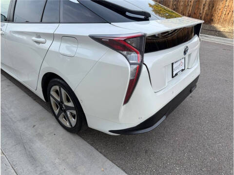 2017 Toyota Prius Three Touring