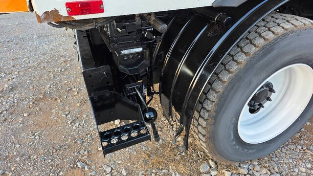 2011 Freightliner M2 106