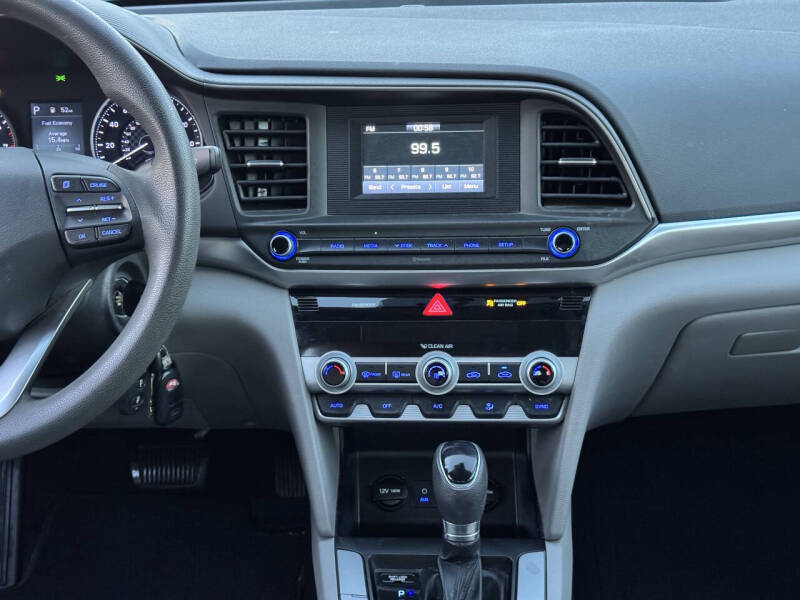 2020 Hyundai Elantra SE