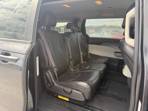 2022 Kia Carnival LX