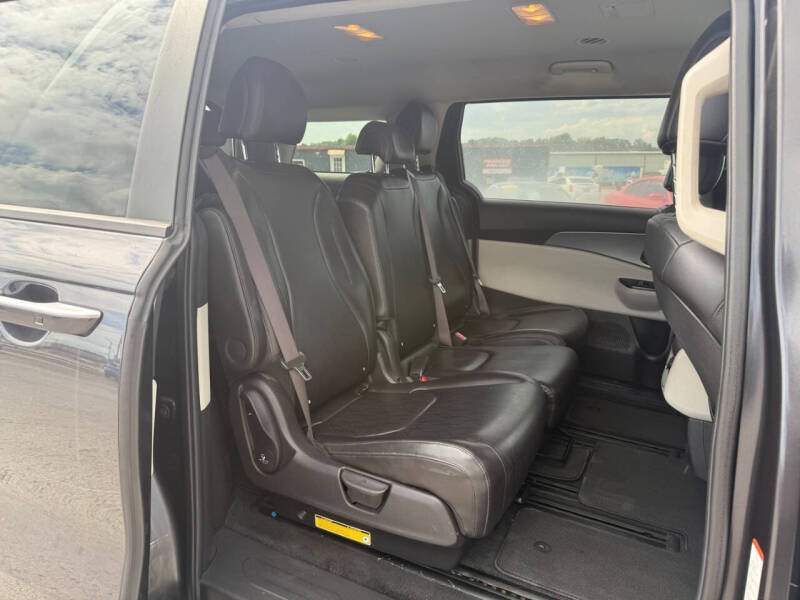 2022 Kia Carnival LX