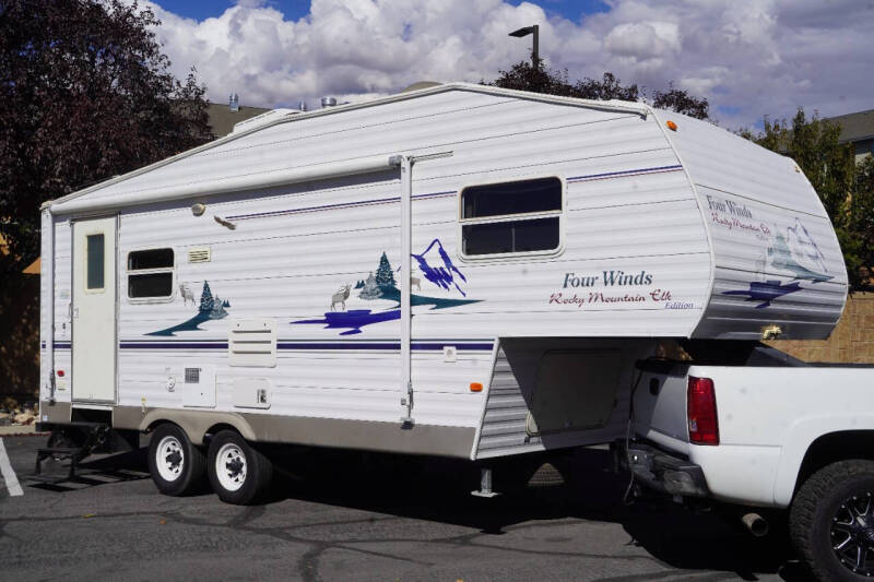 2004 Four Winns Rocky Mountain Elk