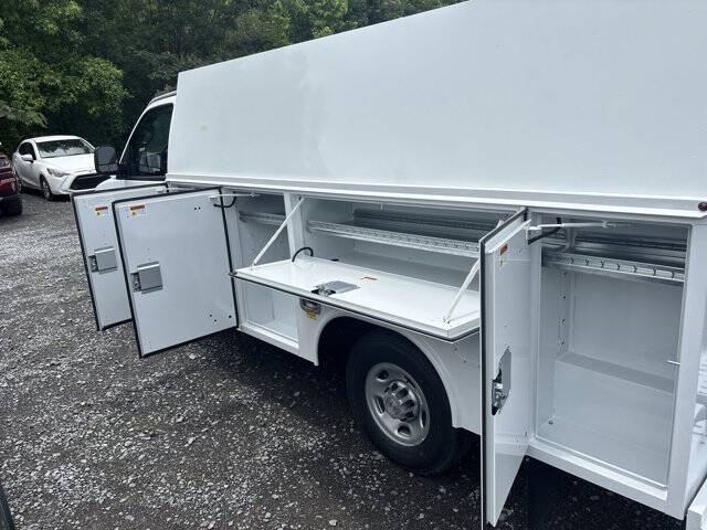 2025 Chevrolet Express 3500