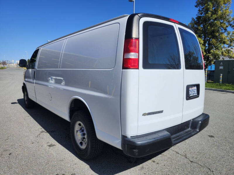 2021 Chevrolet Express 2500