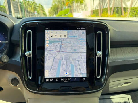 2024 Volvo XC40 B5 Plus Bright Theme