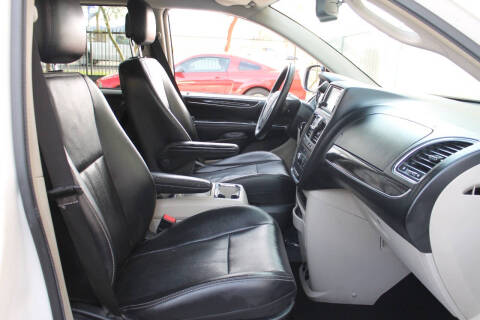 2012 Chrysler Town and Country Touring