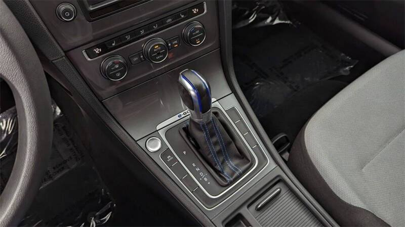 2016 Volkswagen e-Golf SE